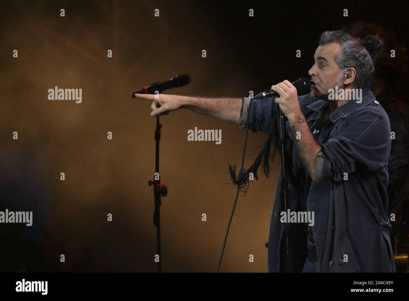 Concert de musique - Concerto del Primo Maggio a Roma Piero Pelu pendant le concert du 1er mai au Circus Maximus 2024, 1er mai 2024, Rome, Italie. Rome Circo Massimo Italie Copyright : xDomenicoxCippitellix/xLiveMediax LPM 1334893 Banque D'Images