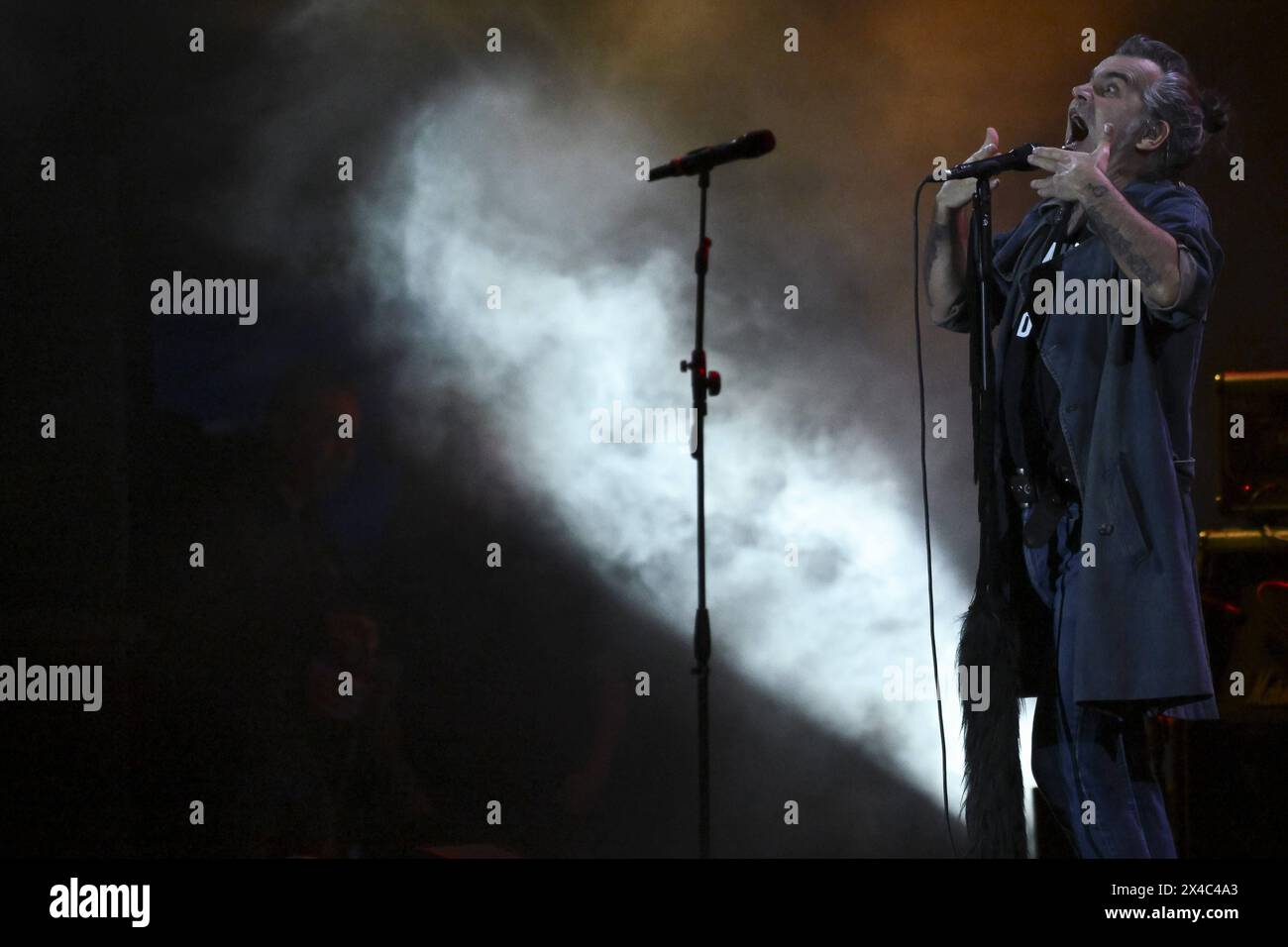 Concert de musique - Concerto del Primo Maggio a Roma Piero Pelu pendant le concert du 1er mai au Circus Maximus 2024, 1er mai 2024, Rome, Italie. Rome Circo Massimo Italie Copyright : xDomenicoxCippitellix/xLiveMediax LPM 1334894 Banque D'Images