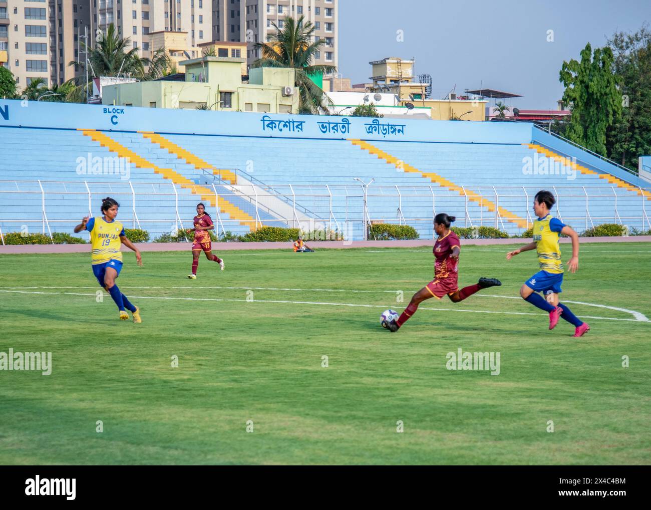 Kolkata, Bengale occidental, Inde. 2 mai 2024. L'équipe de football féminin du Bengale gagne avec style avec une victoire écrasante de 7-1 contre le Punjab au Championnat national féminin senior de football pour le Trophée Rajmata Jijabai au stade Kishor Bharati. Punjab 1 (Nisha 63') perdu contre Bengale 7 (image crédit : © Amlan Biswas/Pacific Press via ZUMA Press Wire) USAGE ÉDITORIAL SEULEMENT! Non destiné à UN USAGE commercial ! Banque D'Images