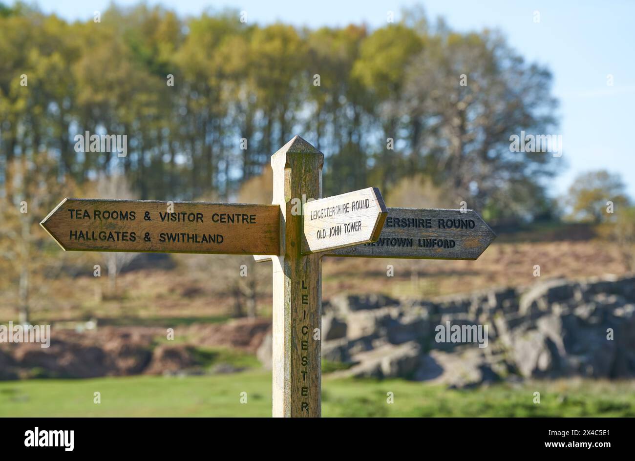 Panneau visiteur en bois à Bradgate Park, Leicestershire, Royaume-Uni Banque D'Images