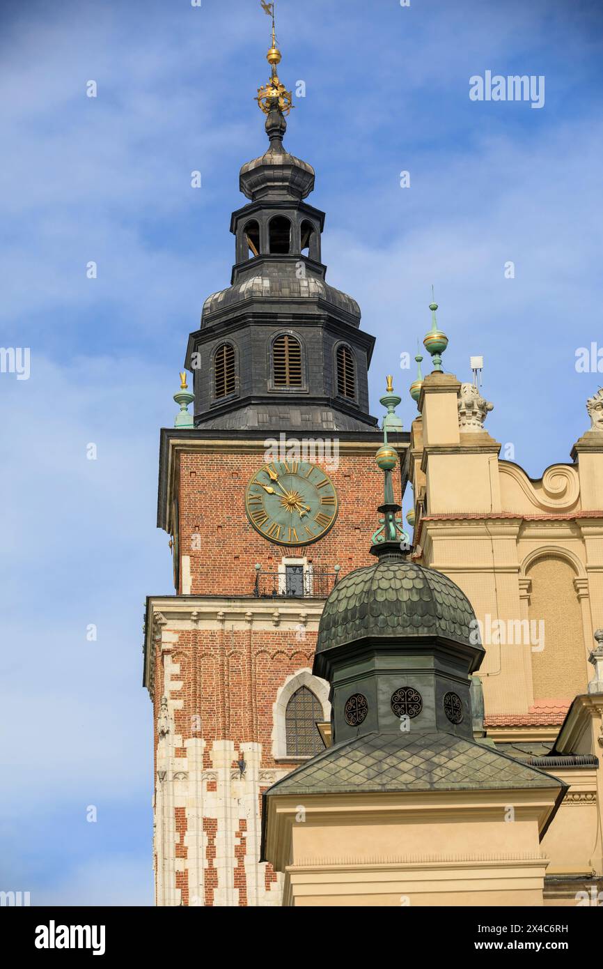 Pologne, Cracovie. Le château de Wawel. Tour d'horloge. Site classé au patrimoine mondial de l'UNESCO. Banque D'Images