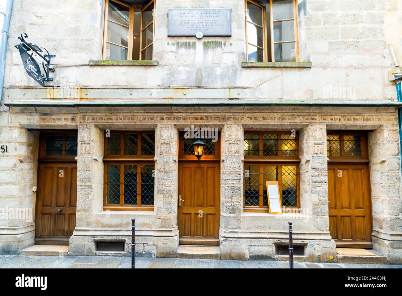 La maison de Nicolas Flamel, située au 51 rue de Montmorency dans le 3ème arrondissement de Paris. France. Il a été achevé en 1407, comme il est inscrit Banque D'Images