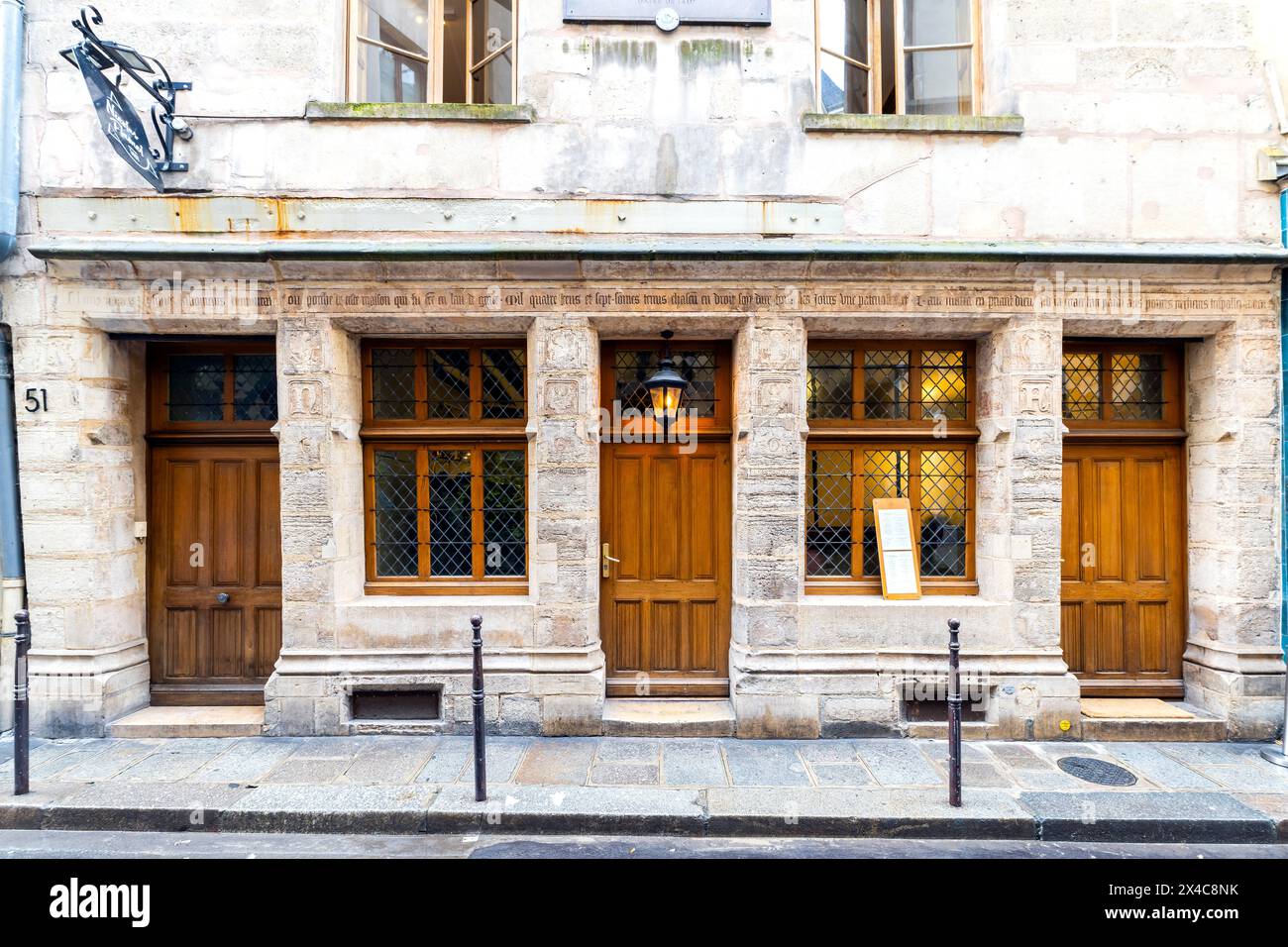 La maison de Nicolas Flamel, située au 51 rue de Montmorency dans le 3ème arrondissement de Paris. France. Il a été achevé en 1407, comme il est inscrit Banque D'Images