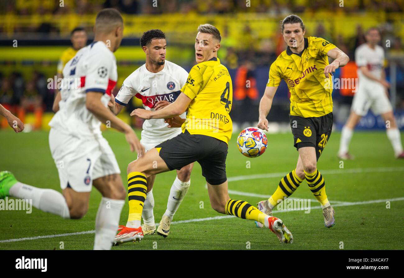 Dortmund, Allemagne. 01 mai 2024. Warren Zaïre-Emery (Paris) Nico Schlotterbeck (BVB) Marcel Sabitzer (BVB) Borussia Dortmund - Paris Saint-Germain Banque D'Images