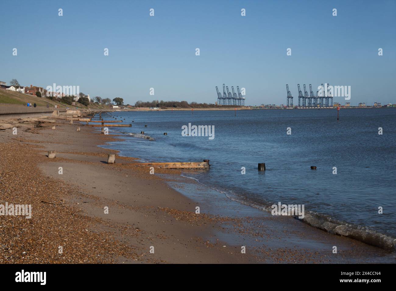 Vues depuis la plage de Dovercourt dans l'Essex au Royaume-Uni Banque D'Images