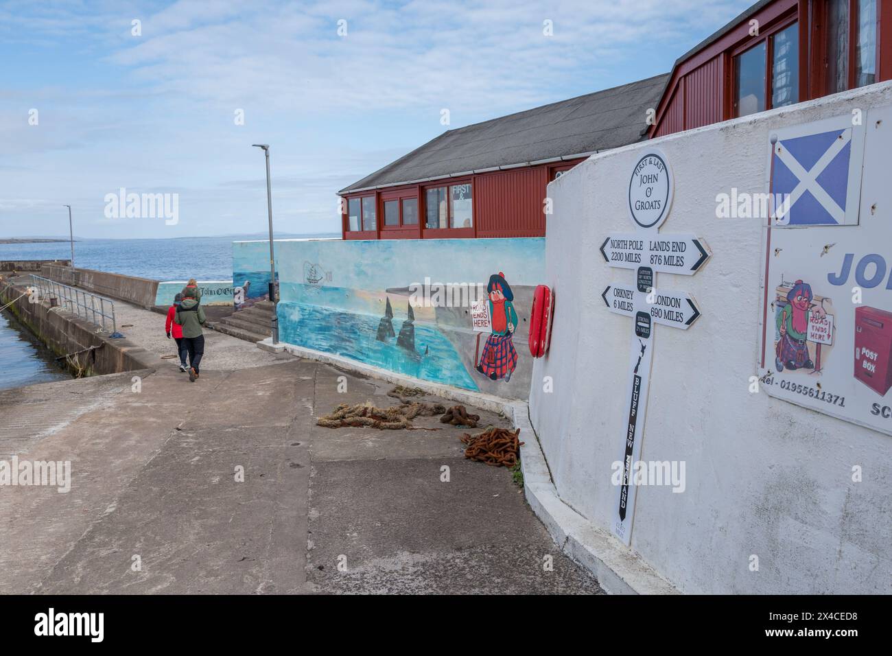 Panneau 6 miles vers Orkney au port de John O Groats, John O Groats, Écosse. Banque D'Images