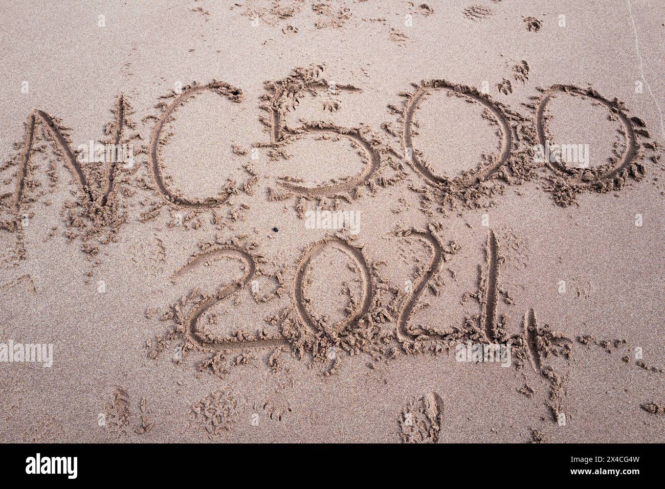North Coast 500, NC500, symbole dessiné sur la plage écossaise pour célébrer la fin de la tournée NC500. Banque D'Images