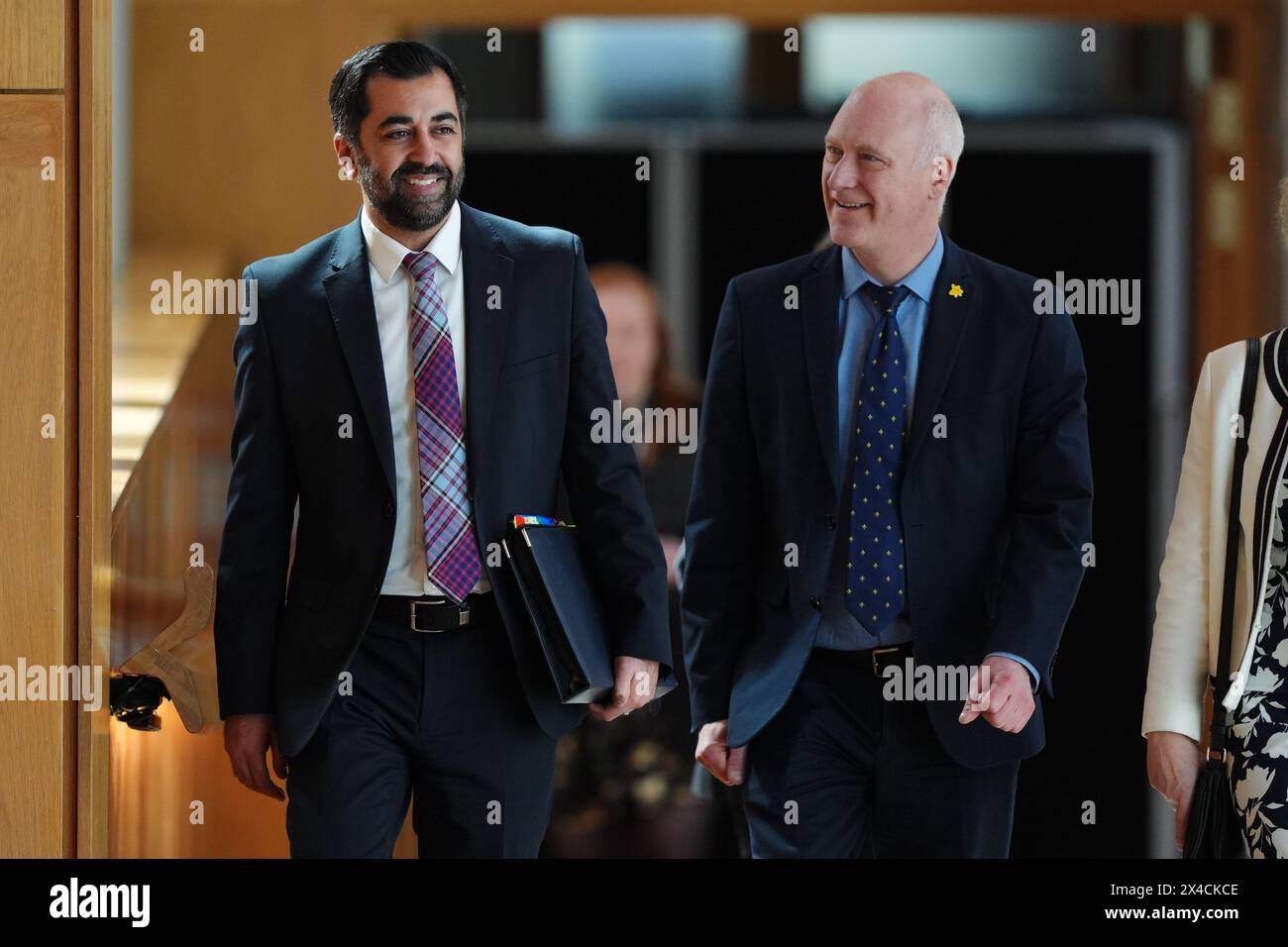 Premier ministre Humza Yousaf au Parlement écossais à Édimbourg, après que le député John Swinney est devenu le premier candidat à déclarer sa candidature pour devenir le nouveau chef du SNP et le prochain premier ministre écossais. Date de la photo : jeudi 2 mai 2024. Banque D'Images