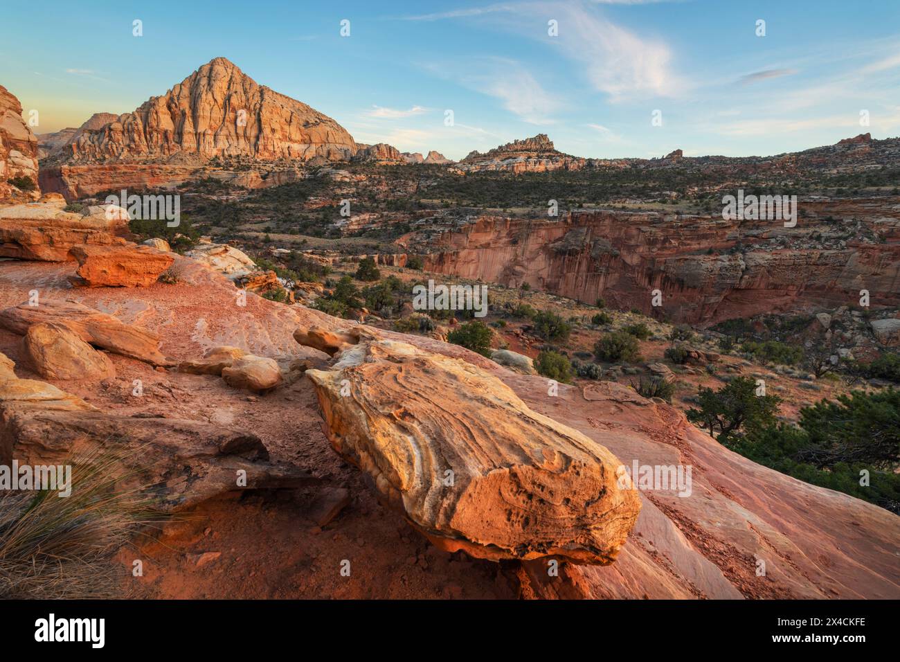 Pyramide de Pectols vue depuis le Rim Trail, parc national de Capitol Reef, Utah. Banque D'Images