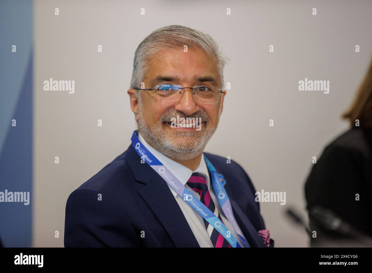 Mukesh Sharma, Président du Conseil de police d'Irlande du Nord, lors d'une réunion du Conseil de police d'Irlande du Nord à Belfast. Date de la photo : jeudi 02 mai 2024. Banque D'Images