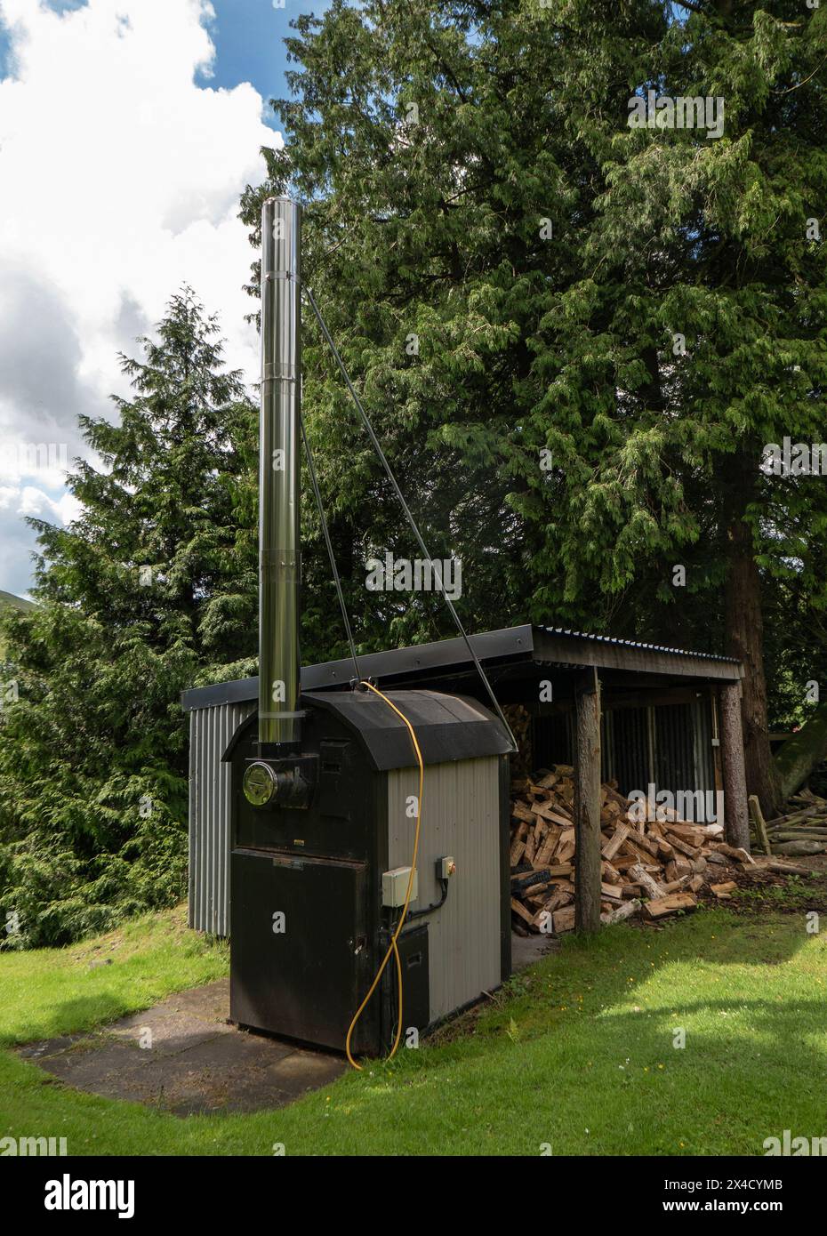 grand poêle à bois extérieur Banque D'Images