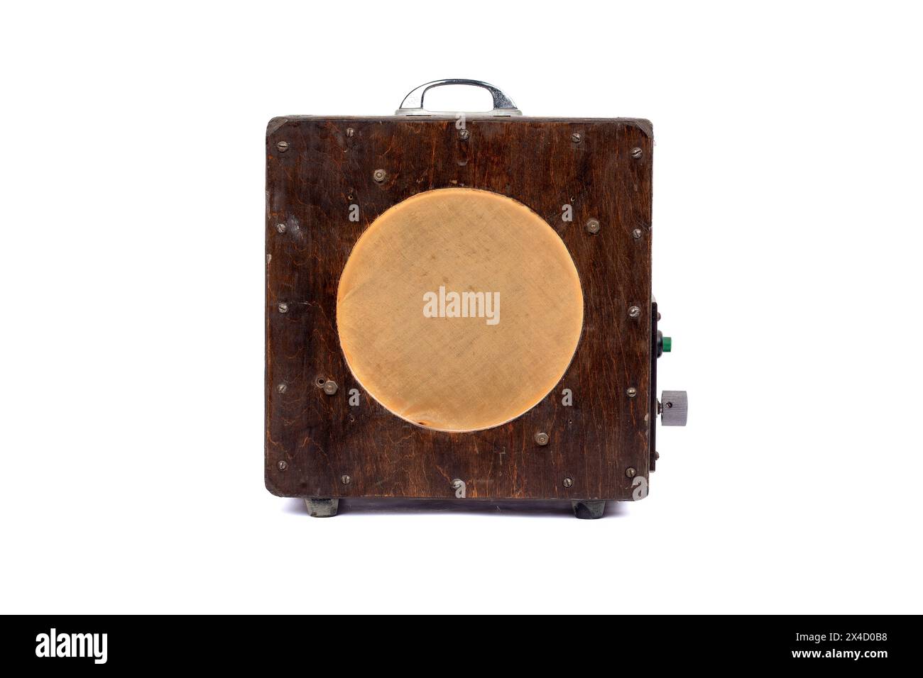 Haut-parleur en bois vintage fait à la main - équipement audio rétro pour la décoration intérieure Banque D'Images
