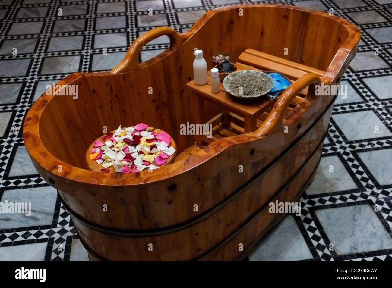 Fès, Maroc. Intérieur d'un hammam féminin. Salle de bain principale Banque D'Images