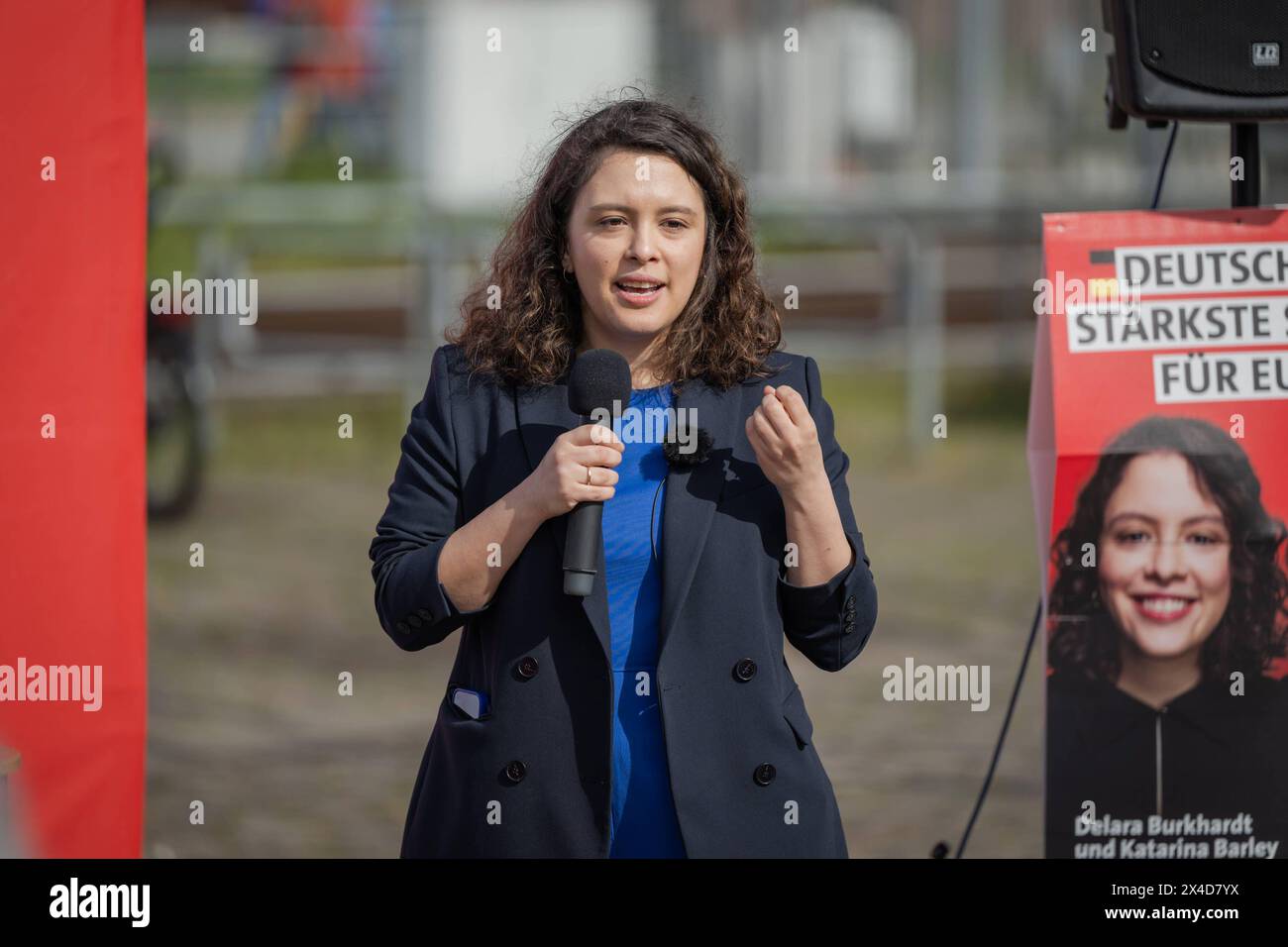 Delara Burkhardt SPD Europawahlkandidatin Delara Burkhardt am Sonntag, den 28. Avril 2024 an der Kieler Bahnhofsbrücke Kiel Schleswig-Holstein Deutschland fpr-burkhardt-7795 *** Delara Burkhardt candidate aux élections européennes du SPD Delara Burkhardt le dimanche 28 avril 2024 au pont de la gare Kiel Kiel Schleswig Holstein Allemagne fpr burkhardt 7795 Banque D'Images