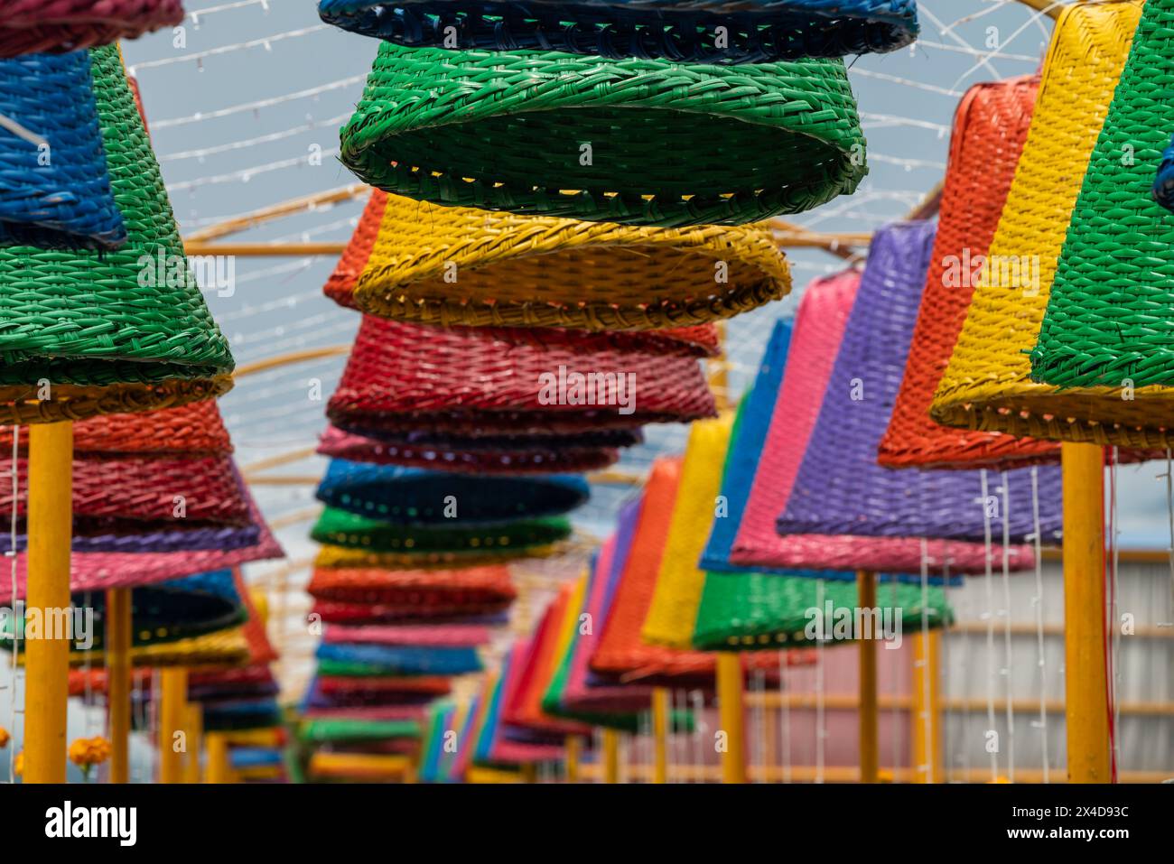 Népal, Pokhara. Lanternes colorées sur le quai du lac Phewa Banque D'Images