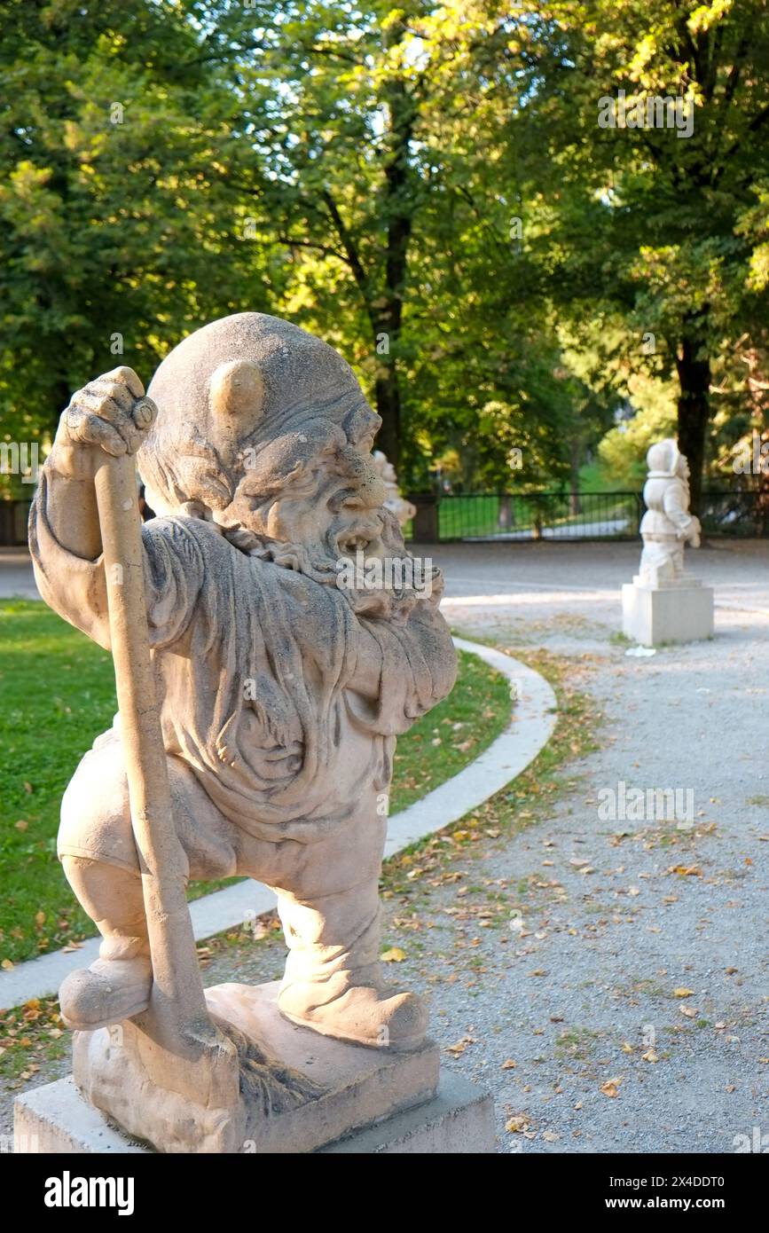 Salzbourg, Autriche. Jardin nain le plus ancien. Construit vers 1695. Ces étranges nains sont considérés comme des chefs-d'œuvre de marbre Banque D'Images