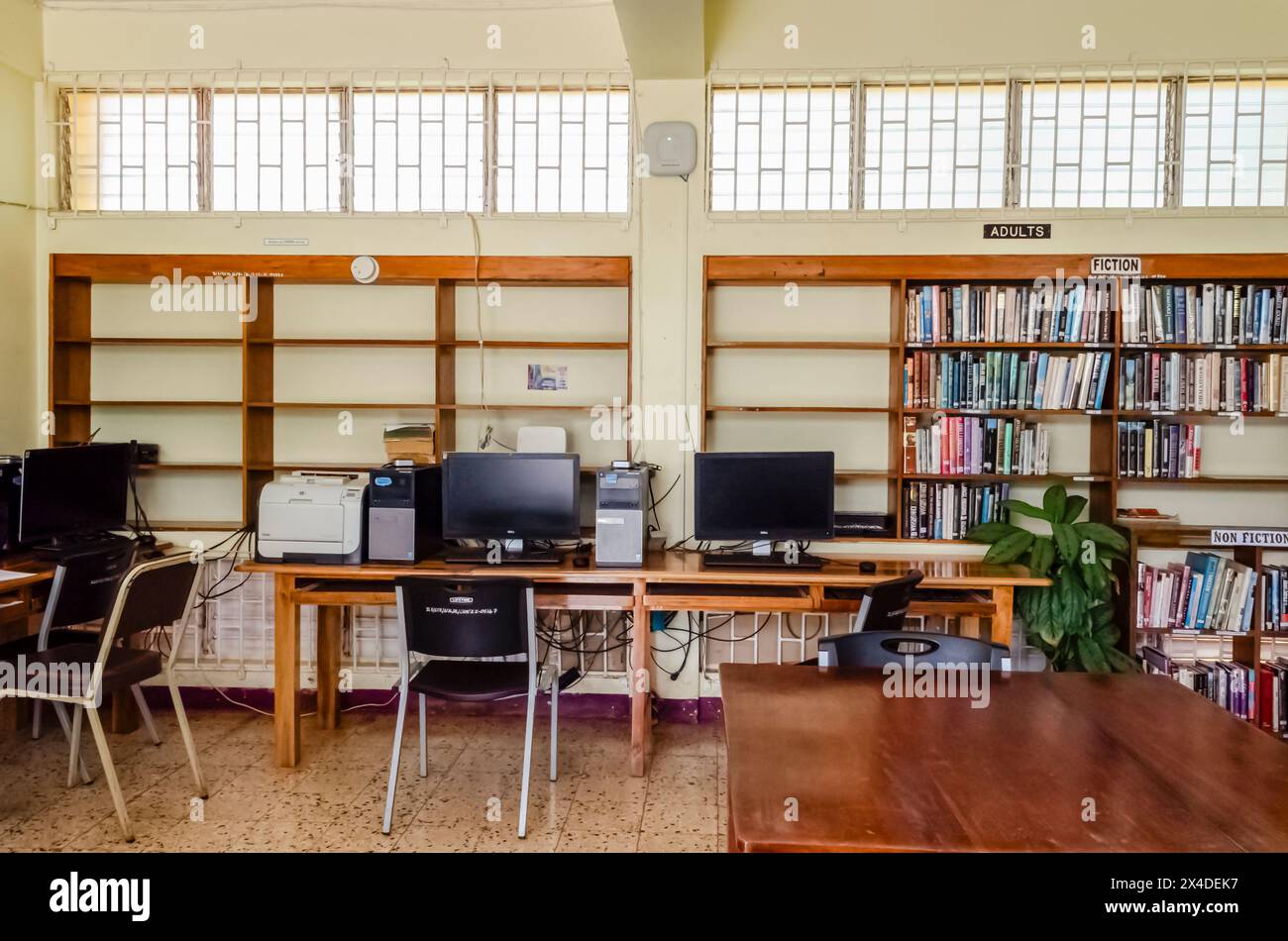A l'intérieur d'une bibliothèque en Jamaïque Banque D'Images