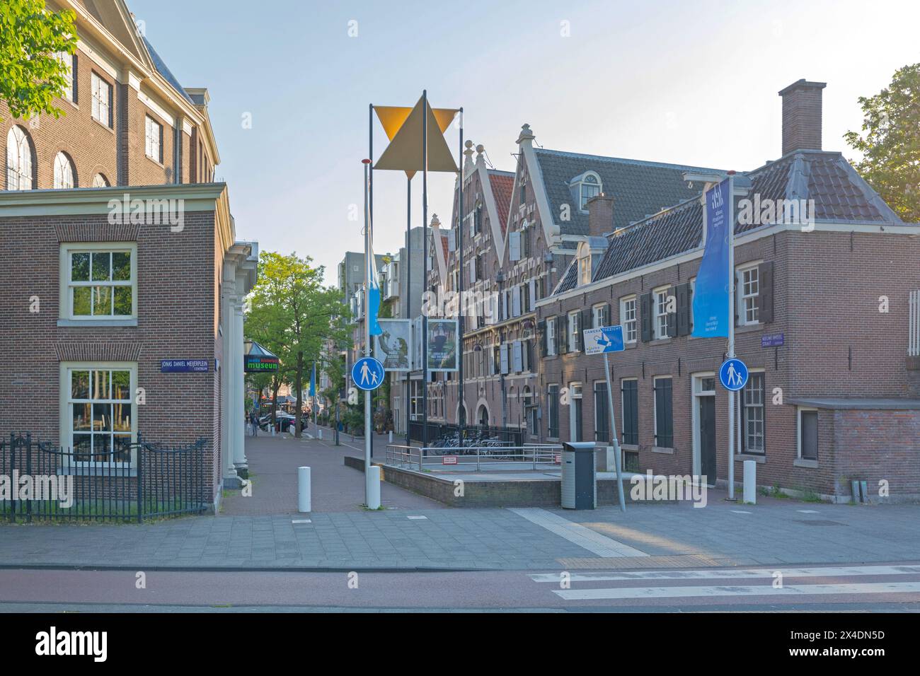 Amsterdam, pays-Bas - 14 mai 2018 : le quartier culturel juif David Star Symbol Joods History Museum Foundation Building à Nieuwe Amstelstraat. Banque D'Images