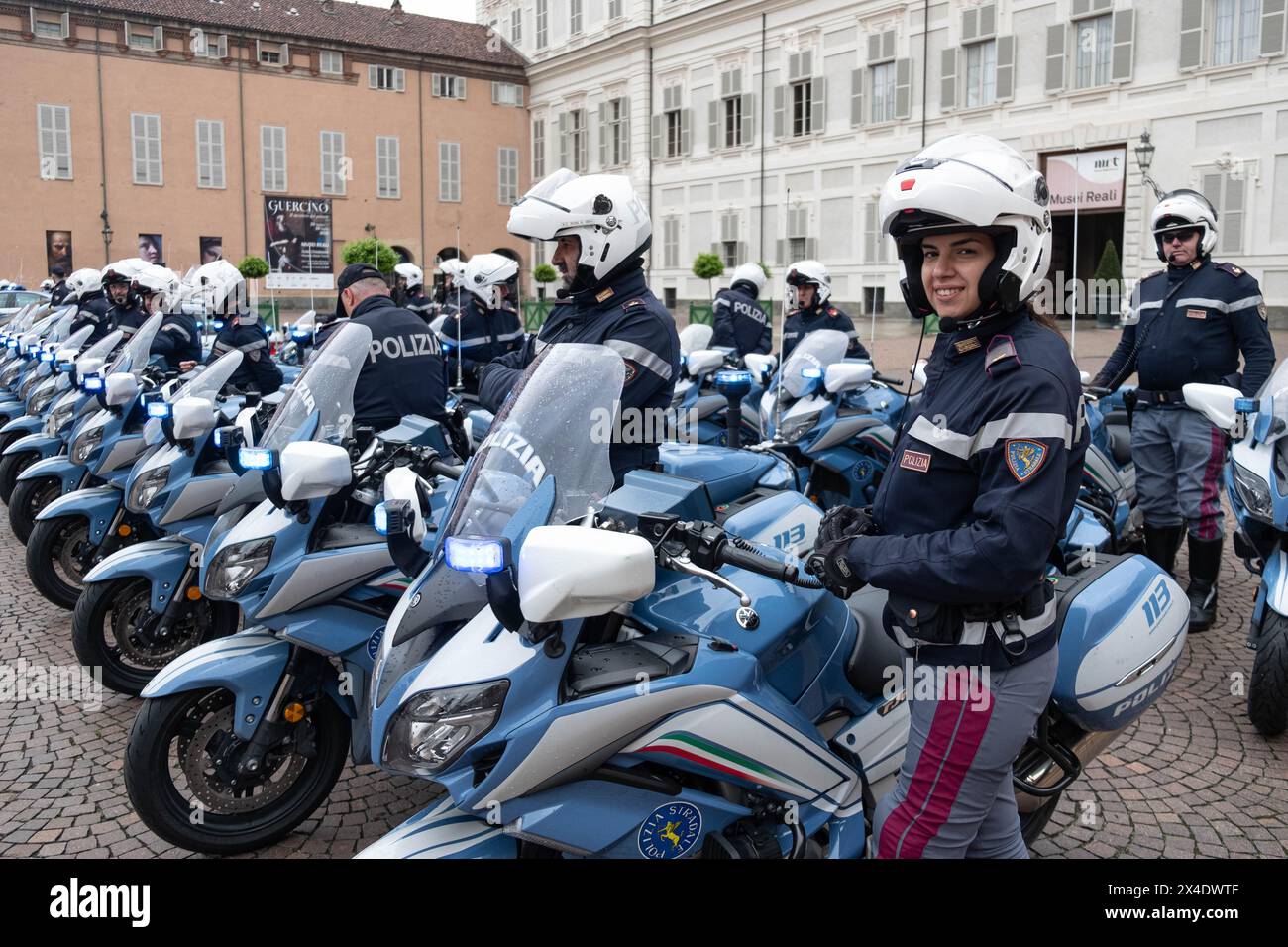Torino, Italie. 02 mai 2024. Alcune immagini della sfilata della Polizia Stradale in occasione del Giro d'Italia, presso Piazzetta Reale a Torino, Italia - Cronaca - 2 Maggio 2024 - (photo Giacomo Longo/LaPresse) quelques photos du défilé de la police de la circulation pendant le Giro d'Italia, Piazzetta Reale à Turin, Italie - Actualités - 2 mai 2024 - (photo Giacomo Longo/LaPresse) crédit : LaPresse/Alamy Live News Banque D'Images