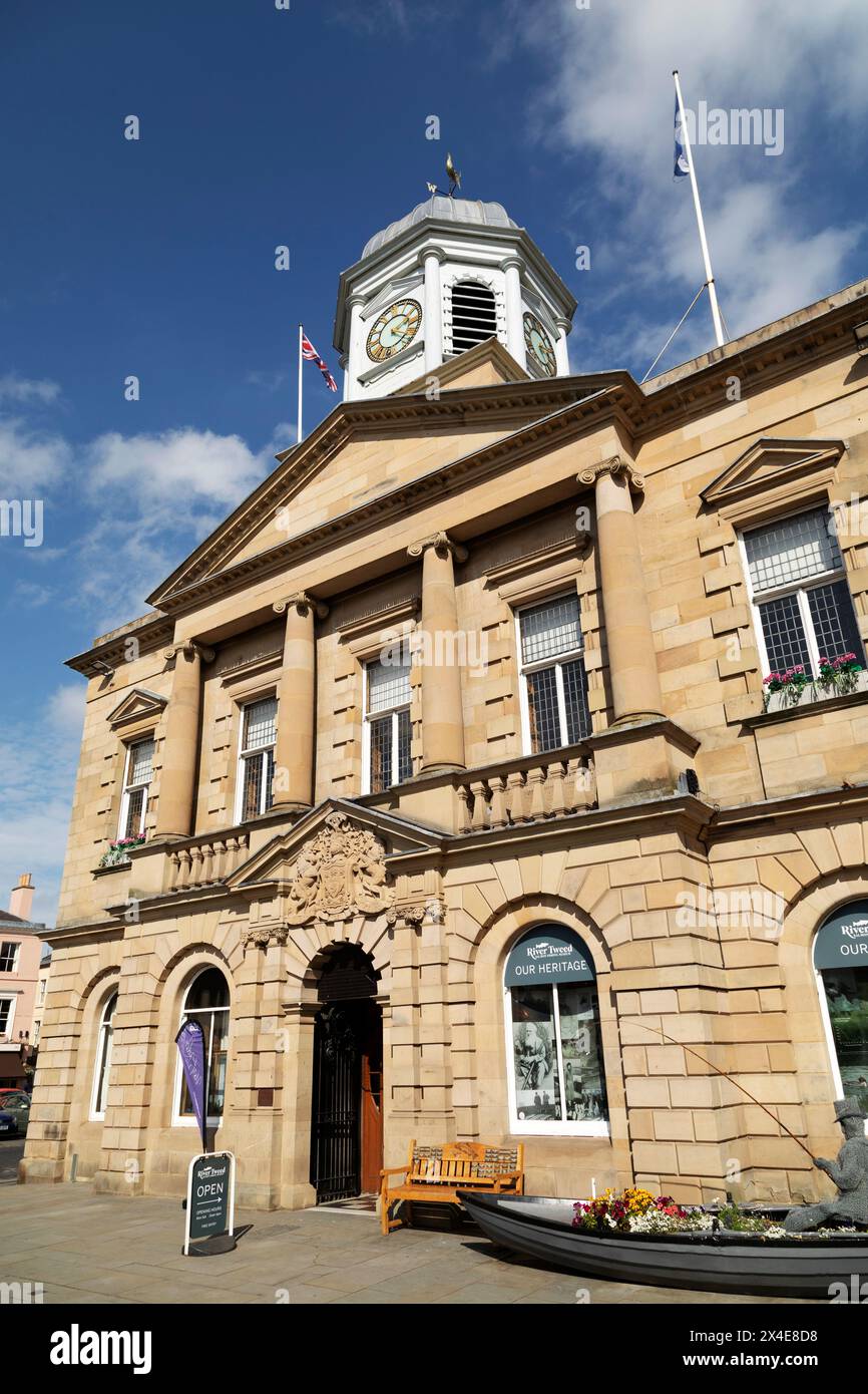 Hôtel de ville de Kelso à Kelso, en Écosse. Le bâtiment civique date de 1816 et se trouve sur le côté est de Kelso Square. Banque D'Images