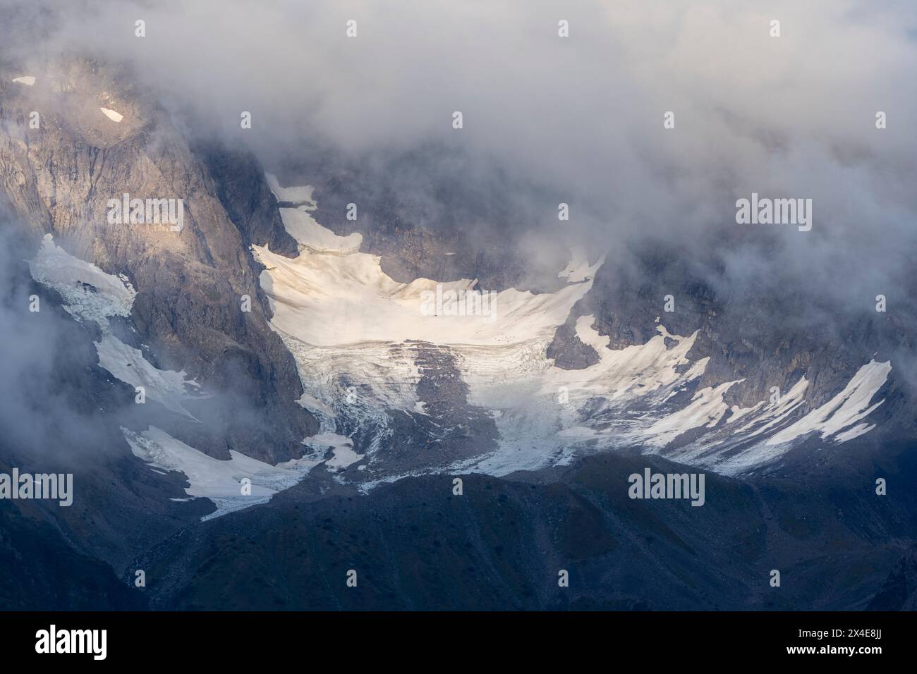 États-Unis, Alaska, forêt nationale de Chugach. Glacier dans les montagnes Kenai. Banque D'Images