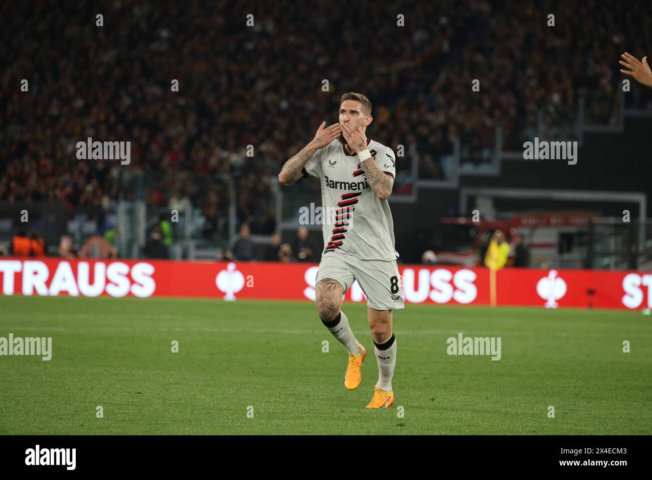 Roma, Lazio, ITALIE. 2 mai 2024. 02/05/2024 Rome, stade Olympique, match de football valable pour la demi-finale de l'Europa League 2023/24 entre AS Roma vs Bayer Leverkusen. Dans l'image : Robert Andrich (Bayer 04 Leverkusen) but (crédit image : © Fabio Sasso/ZUMA Press Wire) USAGE ÉDITORIAL SEULEMENT! Non destiné à UN USAGE commercial ! Banque D'Images