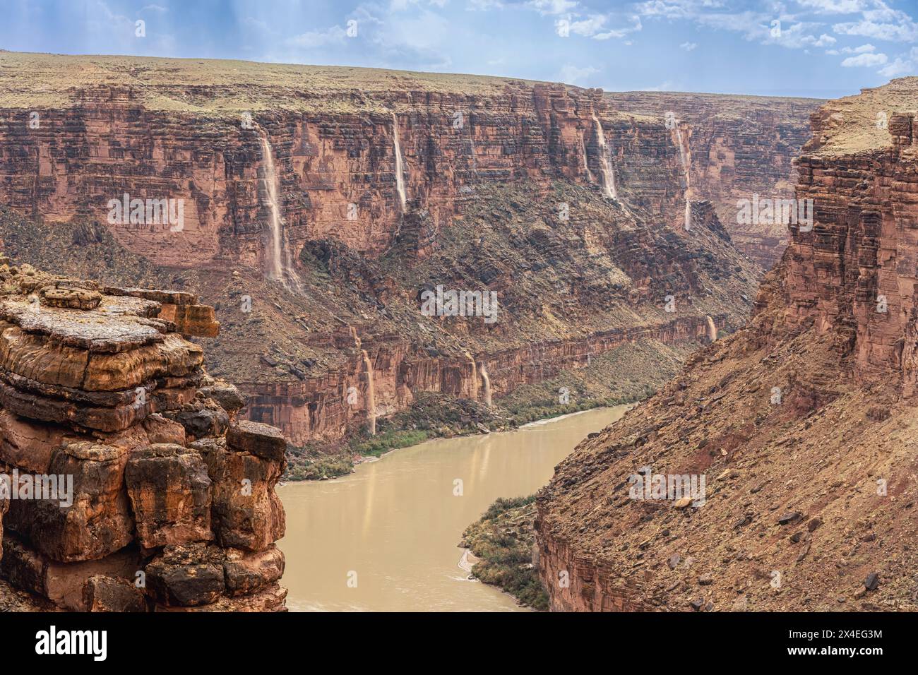 États-Unis, Arizona, parc national du Grand Canyon. Le fleuve Colorado traverse Marble Canyon. Banque D'Images
