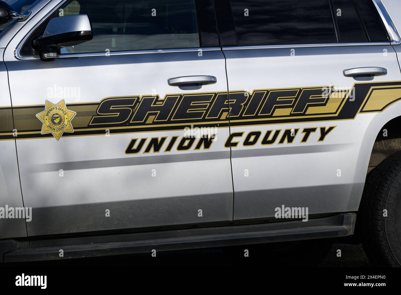 La Grande, OREGON, États-Unis - 27 avril 2024 ; nom et badge sur la voiture de patrouille de la police du comté d'Union dans le nord-est de l'Oregon Banque D'Images