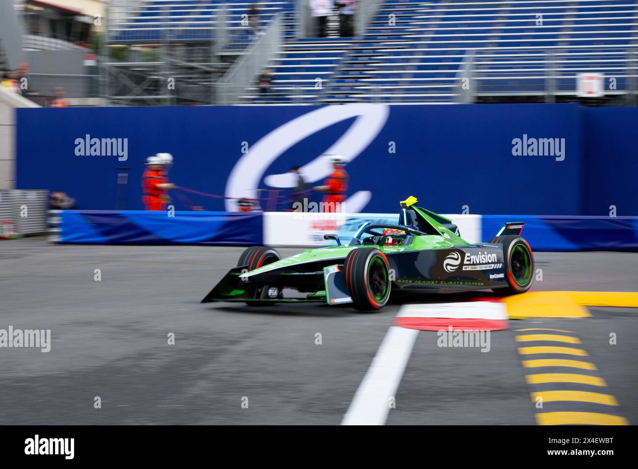 Monaco, Monaco. 27 avril 2024. Robin Frijns, pilote Envision Racing, vu lors du championnat du monde ABB Formula-E Monaco E-Prix 2024. Classement final : 1. Mitch Evans- JAGUAR TCS Racing, 2. Nick Cassidy - JAGUAR TCS Racing, 3. Stoffel Vandoorne DS - PENSKE crédit : SOPA images Limited/Alamy Live News Banque D'Images