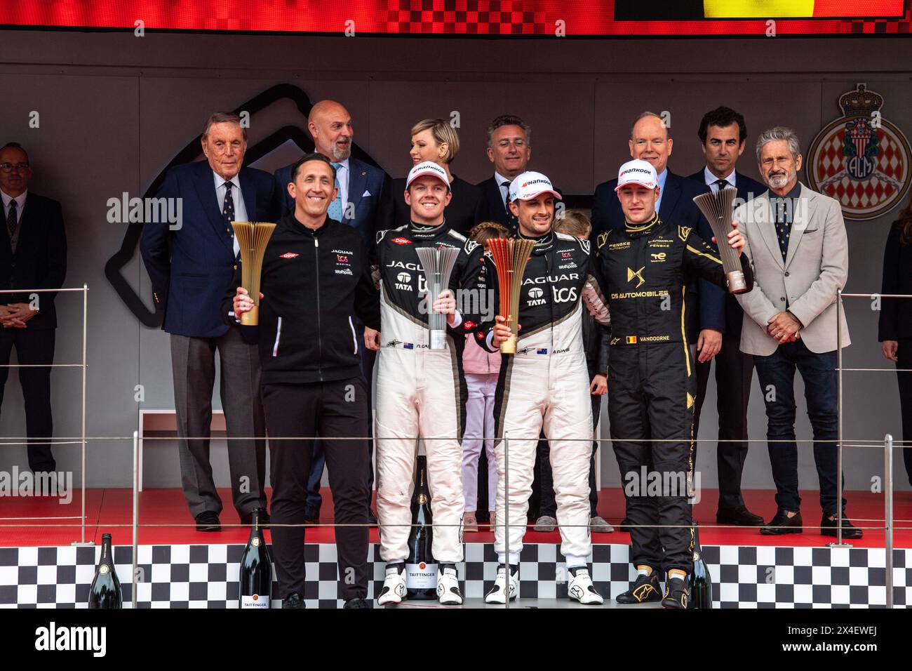 Monaco, Monaco. 27 avril 2024. (De gauche à droite) : James Barclay (équipe Jaguar TCS) Nick Cassidy (classé 2e), le vainqueur Mitch Evans et Stoffel Vandoorne (classé 3e) sur le podium au championnat du monde ABB Formula-E Monaco E-Prix 2024. Classement final : 1. Mitch Evans- JAGUAR TCS Racing, 2. Nick Cassidy - JAGUAR TCS Racing, 3. Stoffel Vandoorne DS - PENSKE crédit : SOPA images Limited/Alamy Live News Banque D'Images