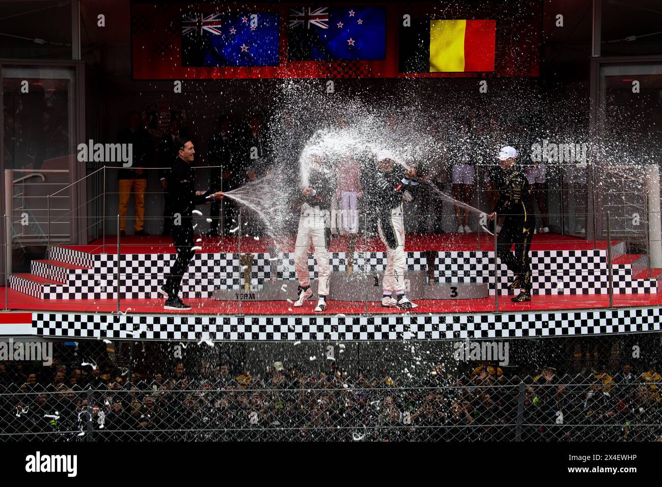 Monaco, Monaco. 27 avril 2024. (De gauche à droite) célébration par James Barclay (équipe Jaguar TCS) Nick Cassidy (classé 2e), le vainqueur Mitch Evans et Stoffel Vandoorne (classé 3e) sur le podium au championnat du monde ABB Formula-E Monaco E-prix 2024. Classement final : 1. Mitch Evans- JAGUAR TCS Racing, 2. Nick Cassidy - JAGUAR TCS Racing, 3. Stoffel Vandoorne DS - PENSKE crédit : SOPA images Limited/Alamy Live News Banque D'Images