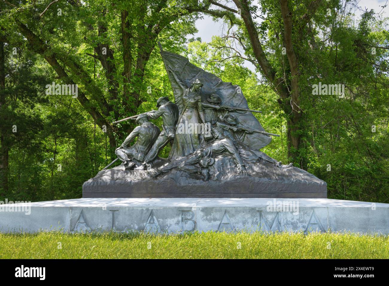 Mémorial de l'Alabama, parc militaire national de Vicksburg, Mississippi. L'œuvre en bronze représente sept hommes héroïques de l'Alabama. être inspiré par une représentante féminine Banque D'Images