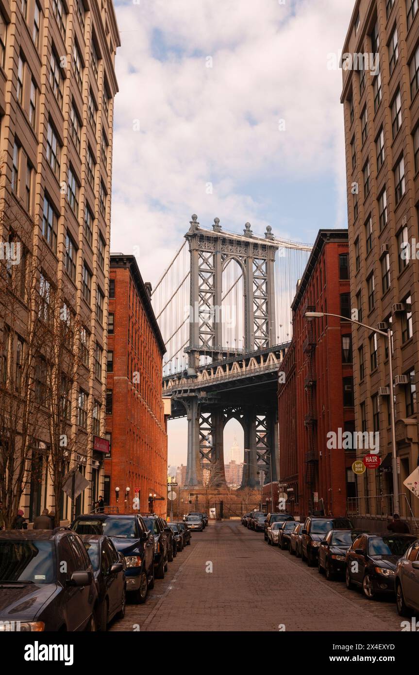 Une vue du pont de Manhattan depuis Washington Street à Brooklyn. Banque D'Images