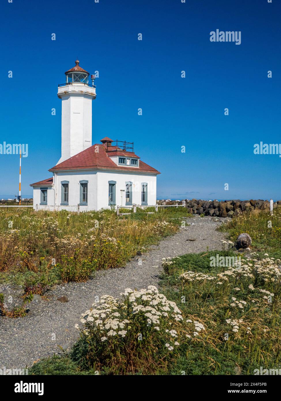 Le phare de point Wilson est un phare d'aide à la navigation situé dans le parc d'État de Fort Worden près de Port Townsend, dans le comté de Jefferson, dans l'État de Washington. Banque D'Images