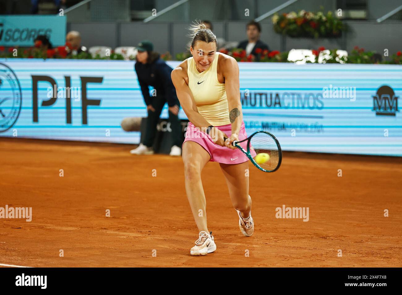 Madrid, Espagne. 2 mai 2024. Aryna Sabalenka (BLR) Tennis : Aryna Sabalenka en demi-finale match contre Elena Rybakina sur les tournois WTA 1000 tournoi Mutua Madrid Open de tennis à la Caja Magica de Madrid, Espagne . Crédit : Mutsu Kawamori/AFLO/Alamy Live News Banque D'Images