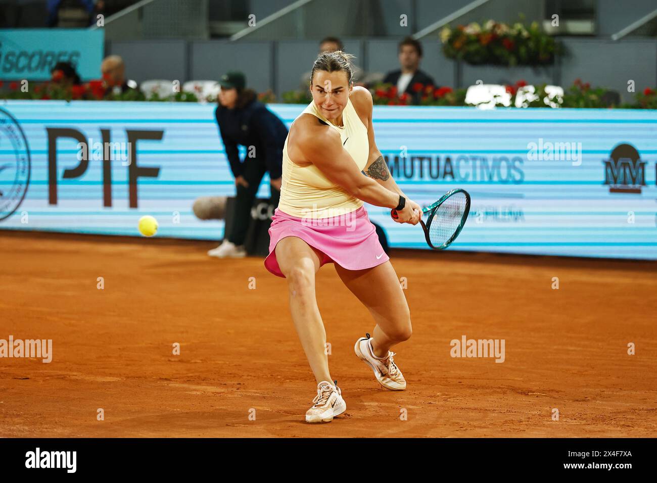 Madrid, Espagne. 2 mai 2024. Aryna Sabalenka (BLR) Tennis : Aryna Sabalenka en demi-finale match contre Elena Rybakina sur les tournois WTA 1000 tournoi Mutua Madrid Open de tennis à la Caja Magica de Madrid, Espagne . Crédit : Mutsu Kawamori/AFLO/Alamy Live News Banque D'Images