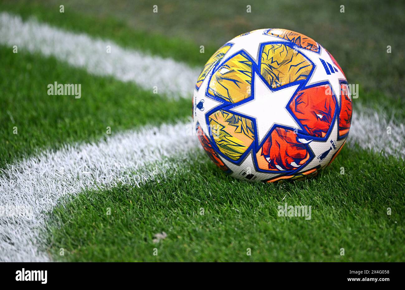 Football, Ligue des Champions, Allemagne, première manche en demi-finale, signal Iduna Park Dortmund : Bor. Dortmund - Paris réunis Germain ; officiel adidas Champions League match ball Banque D'Images