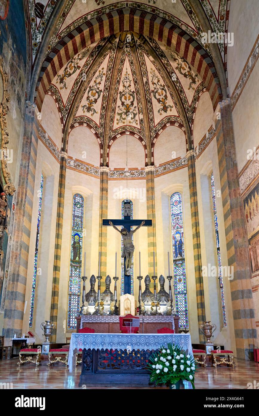 Vérone Veneto Italie. L'autel de la basilique Sainte Anastasie Banque D'Images