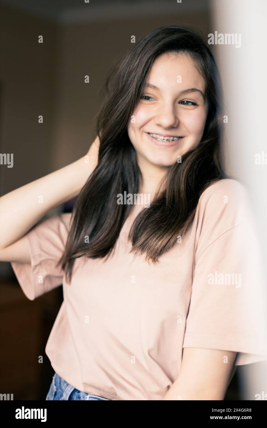 Portrait of teenage girl with long hair Banque D'Images