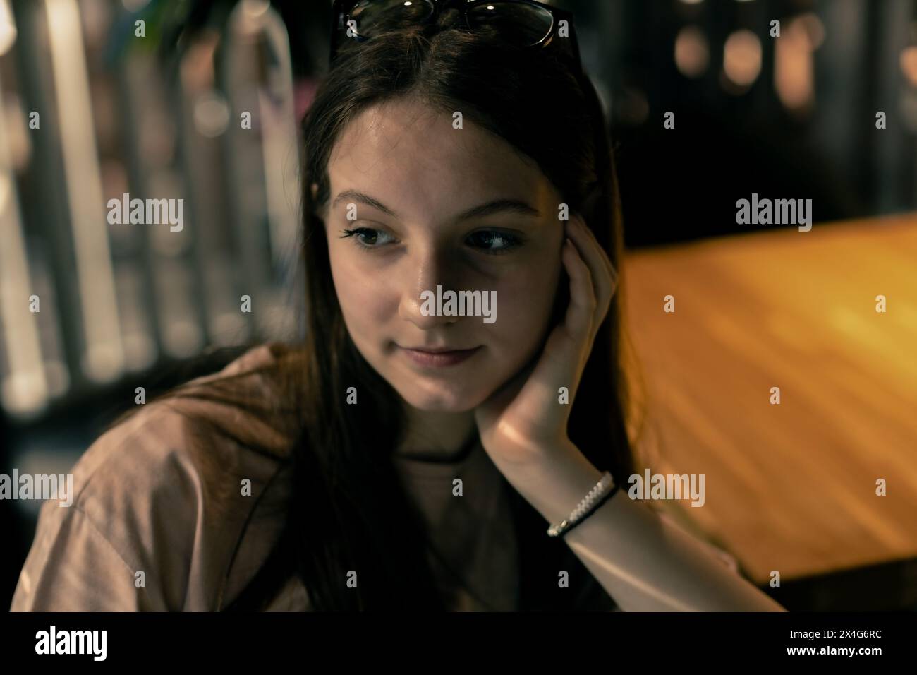 Portrait of teenage girl with long hair Banque D'Images