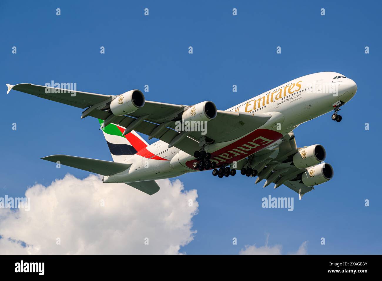 Emirates, Airbus A380-800, A6-EVN, en approche finale de l'aéroport Changi de Singapour Banque D'Images