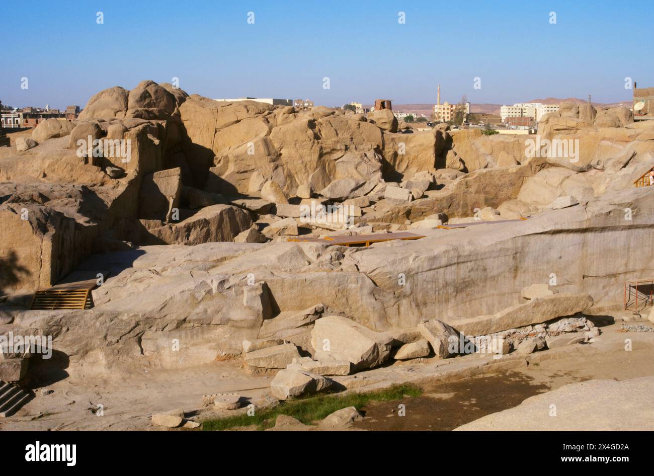 Assouan, Égypte. Obélisque inachevé dans une carrière de granit rose. Banque D'Images