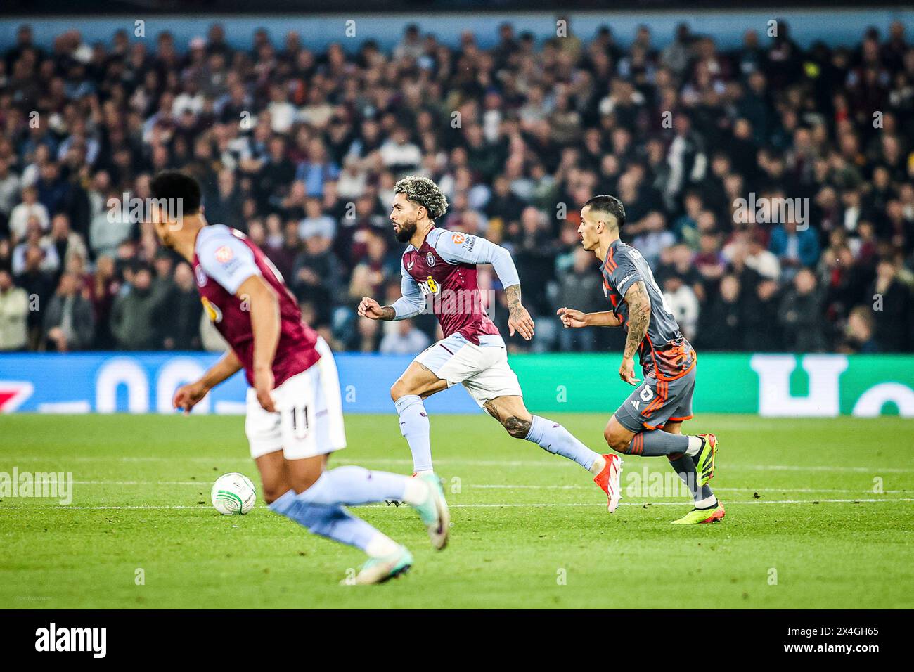 Birmingham, Royaume-Uni. 02 mai 2024. Birmingham, Angleterre, 3 mai 2024 : Douglas Luiz d'Aston Villa en action lors du match de football de l'UEFA Europa Conference League entre Aston Villa et Olympiacos à Villa Park à Birmingham, Angleterre. (Pedro Nasper/SPP) crédit : SPP Sport Press photo. /Alamy Live News Banque D'Images