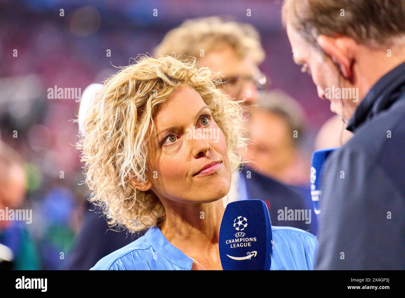 Munich, Allemagne. 30 avril 2024. Annika Zimmermann, deutsche Fernsehmoderatorin, Sportjournalistin, Autorin und Speakerin avec l'entraîneur Thomas Tuchel (FCB), manager de l'équipe, coach, entraîneur d'Amazon prive Video avant le match de demi-finale FC BAYERN MUENCHEN - REAL MADRID 2-2 de football UEFA Champions League dans la saison 2023/2024 à Munich, le 30 avril 2024. Halbfinale, FCB, Muenchen photographe : ddp images/STAR-images crédit : ddp Media GmbH/Alamy Live News Banque D'Images