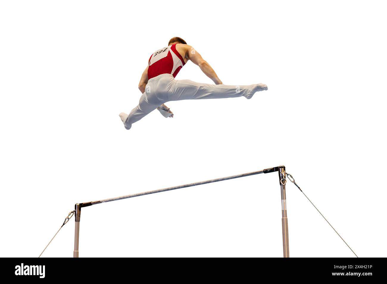 athlète gymnaste exerçant sur la barre horizontale, isolé sur fond blanc Banque D'Images