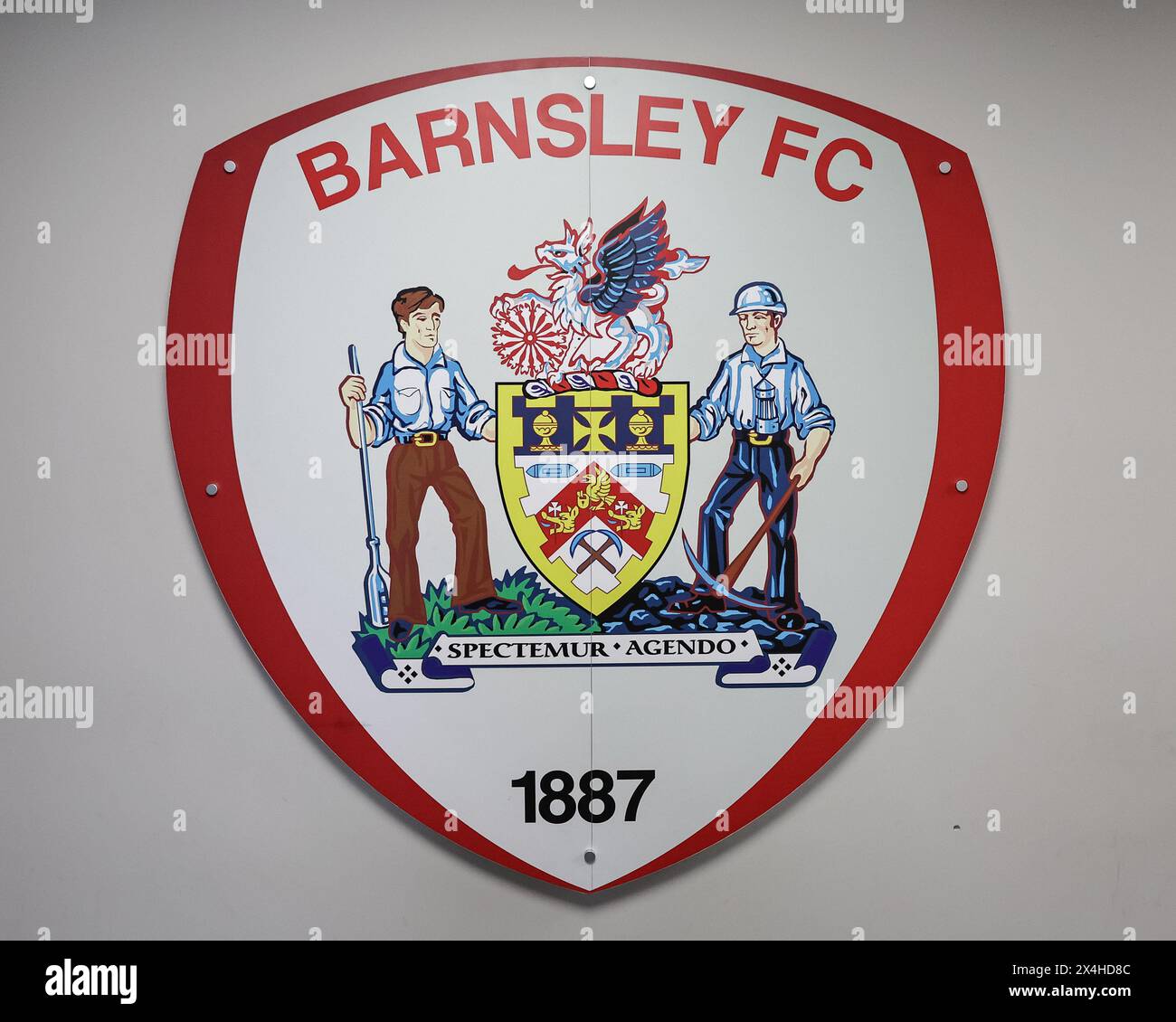 Logo Barnsley dans la zone du tunnel pendant les Play-offs de la promotion Sky Bet League 1 demi-finale match de première manche Barnsley vs Bolton Wanderers à Oakwell, Barnsley, Royaume-Uni, le 3 mai 2024 (photo par Mark Cosgrove/News images) à Barnsley, Royaume-Uni le 5/3/2024. (Photo Mark Cosgrove/News images/SIPA USA) Banque D'Images Logo Barnsley dans la zone du tunnel pendant les Play-offs de la promotion Sky Bet League 1 demi-finale match de première manche Barnsley vs Bolton Wanderers à Oakwell, Barnsley, Royaume-Uni, le 3 mai 2024 (photo par Mark Cosgrove/News images) à Barnsley, Royaume-Uni le 5/3/2024. (Photo Mark Cosgrove/News images/SIPA USA) Banque D'Images