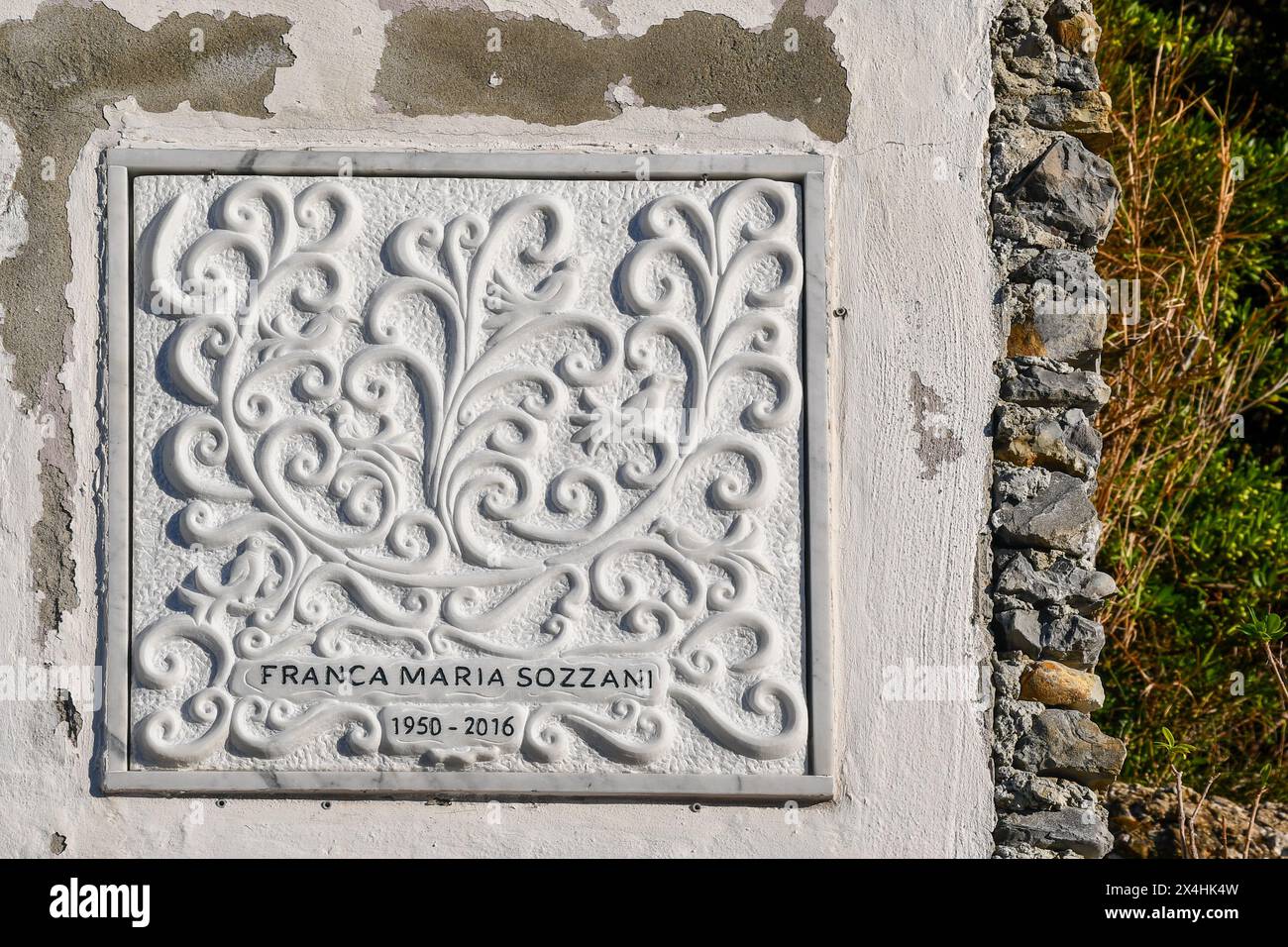 Niche funéraire en marbre blanc de Franca Sozzani, journaliste et rédactrice en chef de Vogue Italia, dans le célèbre cimetière de Portofino, Gênes, Italie Banque D'Images