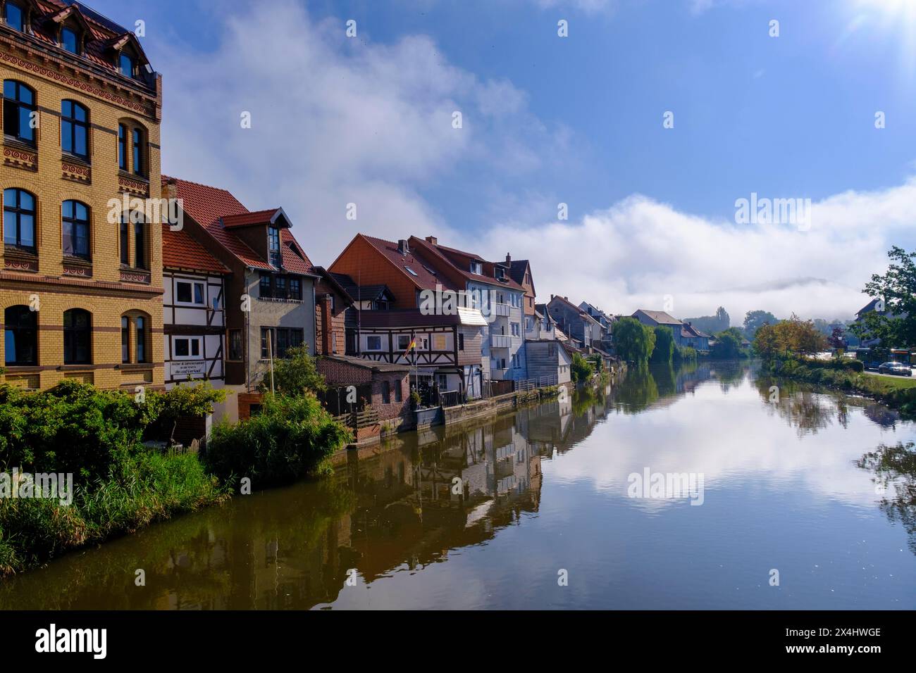 Maisons sur la Werra, Eschwege, Werratal, Werra-Meissner-Kreis, Hesse, Allemagne Banque D'Images
