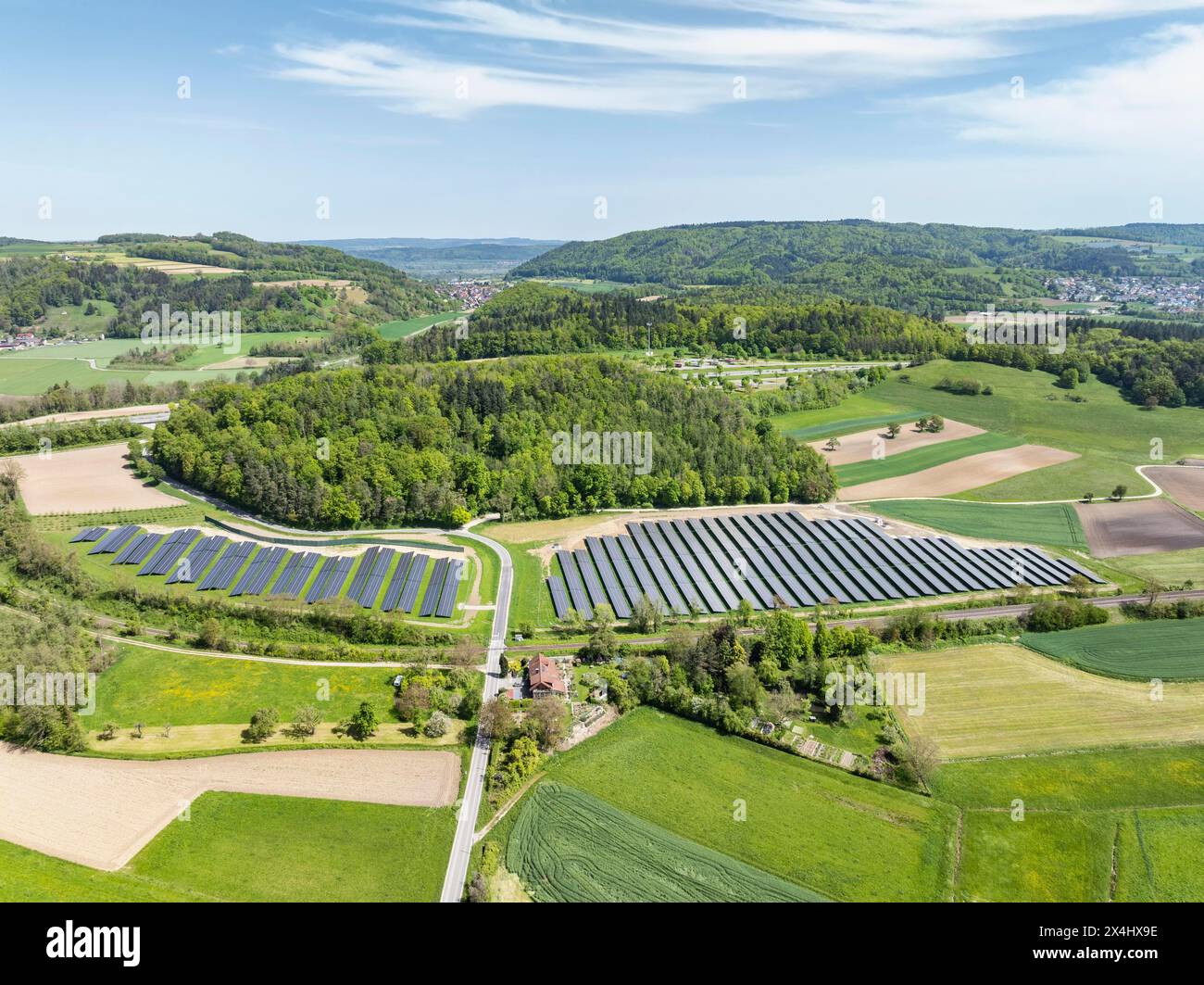 Photo aérienne, modules solaires, parc solaire, photovoltaïque, production d'énergie à partir de l'énergie solaire à Hegau, district de Constance, Bade-Württemberg, Allemagne, E. Banque D'Images