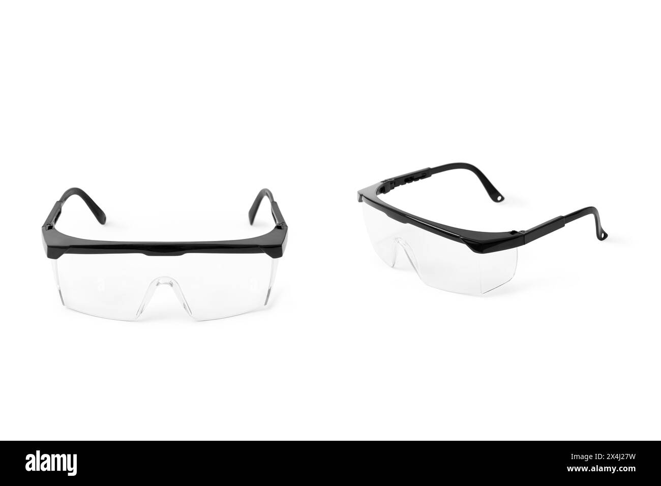 Lunettes de protection en plastique noir isolées sur fond blanc, vue en perspective Banque D'Images